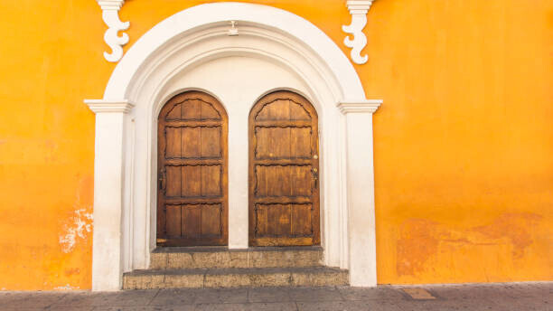 Kryssia Campos Plakát, Obraz - Colorful facade and doors to old, Kryssia Campos, 40 × 22.2 cm