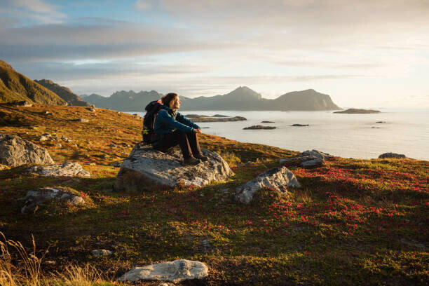 Christoph Wagner Plakát, Obraz - Woman enjoys the Norwegian countryside, Christoph Wagner, 40 × 26.7 cm