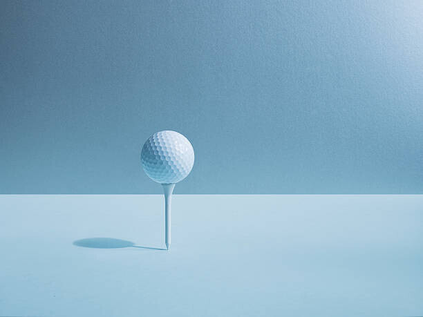Martin Barraud Plakát, Obraz - Golf ball balancing on tee, Martin Barraud, 40 × 30 cm