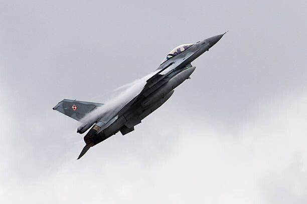 Marcin Rozpedowski Plakát, Obraz - F-16 Jet Fighter of Polish Air Force, Marcin Rozpedowski, 40 × 26.7 cm