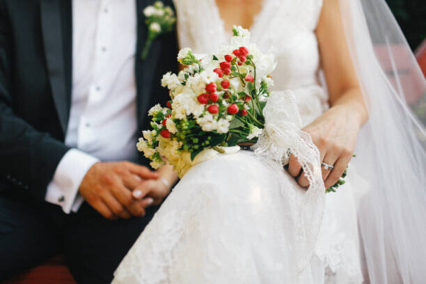 borabakan Plakát, Obraz - bride and groom holding hands, borabakan, 40 × 26.7 cm