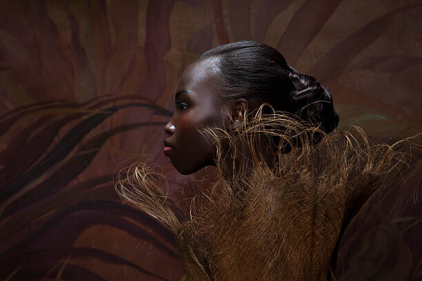 Ralf Nau Plakát, Obraz - Beauty Portrait of woman entwined in palm bark, Ralf Nau, 40 × 26.7 cm