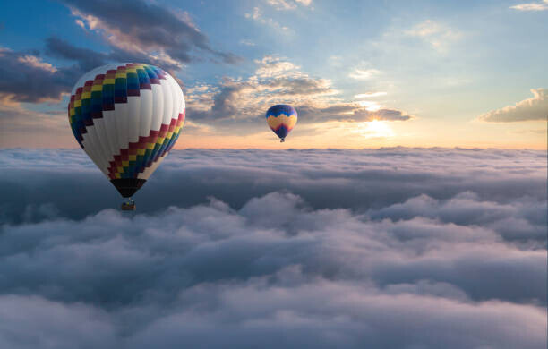 guvendemir Plakát, Obraz - Colorful hot air balloon flying above the clouds, guvendemir, 40 × 26.7 cm