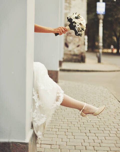 manifeesto Plakát, Obraz - Gorgeous caucasian bride in beautiful dress, manifeesto, 30 × 40 cm