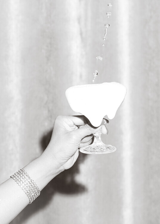 Pictufy Studio Plakát, Obraz - Hands Drink Glass Black and White, Pictufy Studio, 30 × 40 cm