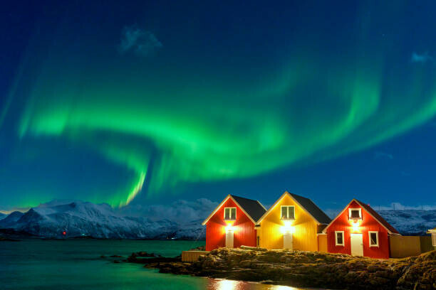 Roberto Moiola / Sysaworld Plakát, Obraz - Traditional rorbu during the Northern Lights, Roberto Moiola / Sysaworld, 40 × 26.7 cm