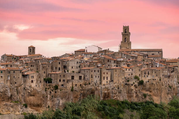 Roberto Moiola / Sysaworld Plakát, Obraz - Stone houses of Pitigliano at sunrise,, Roberto Moiola / Sysaworld, 40 × 26.7 cm
