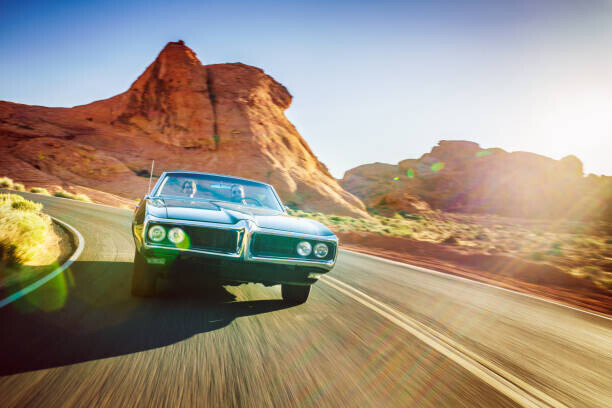 Joshua Resnick Plakát, Obraz - driving fast through desert in vintage hot rod car, Joshua Resnick, 40 × 26.7 cm