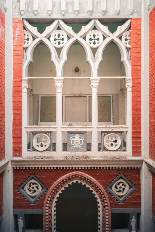 Roman Robroek Plakát, Obraz - Abandoned Venetian Hotel, Roman Robroek, 26.7 × 40 cm
