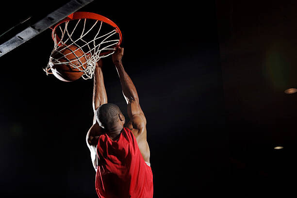 Matt Henry Gunther Plakát, Obraz - Man dunking basketball, Matt Henry Gunther, 40 × 26.7 cm