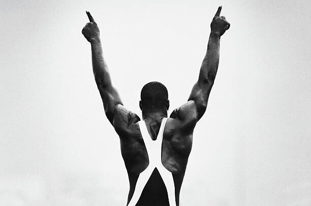 Digital Vision. Plakát, Obraz - Runner giving victory sign, Digital Vision., 40 × 26.7 cm