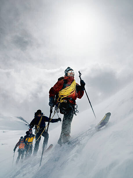 David Trood Plakát, Obraz - Mountain climbers walking through blizzard, linked, David Trood, 30 × 40 cm