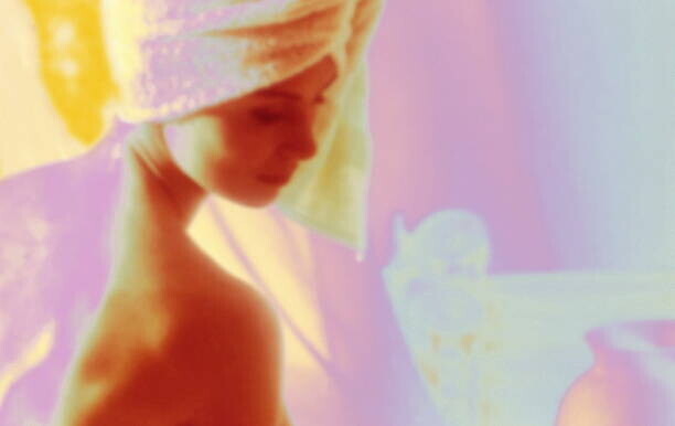 Jan Cobb Photography Ltd. Plakát, Obraz - WOMAN WITH TOWEL ON HEAD, Jan Cobb Photography Ltd., 40 × 26.7 cm