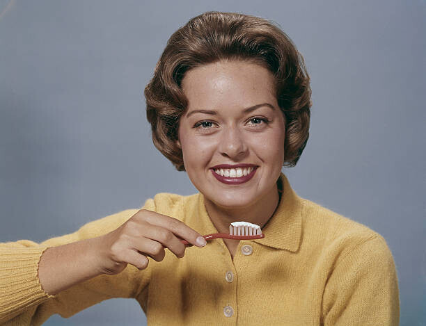 Harold M. Lambert Plakát, Obraz - Young Woman Brushing Teeth, Harold M. Lambert, ×  cm