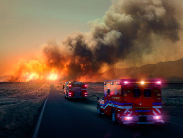 Colin Anderson Productions pty ltd Plakát, Obraz - Ambulance driving to forest fire in desert, Colin Anderson Productions pty ltd, 40 × 30 cm