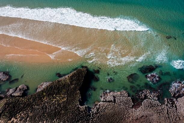 imageBROKER/Sonja Jordan Plakát, Obraz - Aerial view, water lapping rocky coast, Portugal, imageBROKER/Sonja Jordan, 40 × 26.7 cm