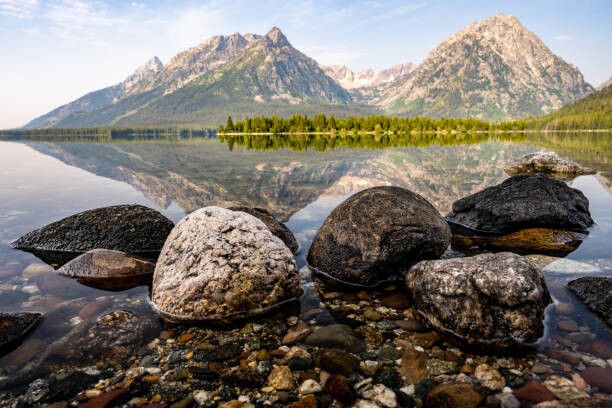 kellyvandellen Plakát, Obraz - Large Rocks Along the Shore of Leigh Lake, kellyvandellen, 40 × 26.7 cm