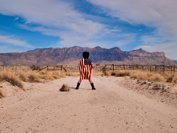 Mark A Paulda Plakát, Obraz - Man Wrapped in Stained American Flag, Mark A Paulda, 40 × 30 cm