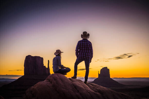 Jacobs Stock Photography Ltd Plakát, Obraz - Hispanic couple admiring desert landscape at, Jacobs Stock Photography Ltd, 40 × 26.7 cm