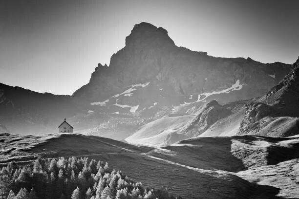 Tristan Renaud Plakát, Obraz - The church and hte mountain, Tristan Renaud, 40 × 26.7 cm