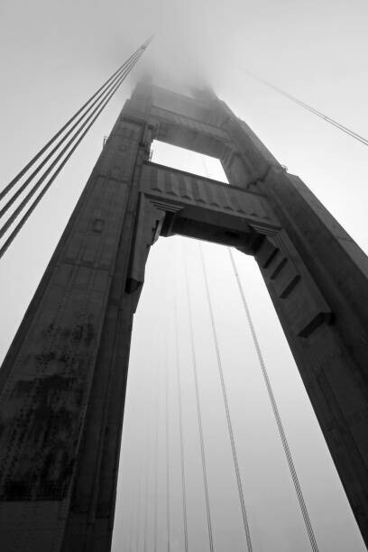 reisegraf Plakát, Obraz - Golden Gate Bridge tower in black, reisegraf, 26.7 × 40 cm