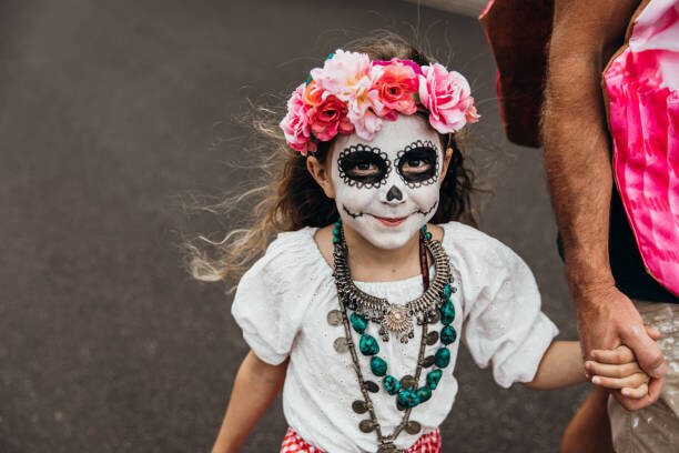LOUISE BEAUMONT Plakát, Obraz - Young Australian girl Trick or Treating, LOUISE BEAUMONT, 40 × 26.7 cm