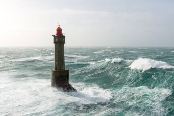 MathieuRivrin Plakát, Obraz - Énorme vague au phare de la, MathieuRivrin, 40 × 26.7 cm