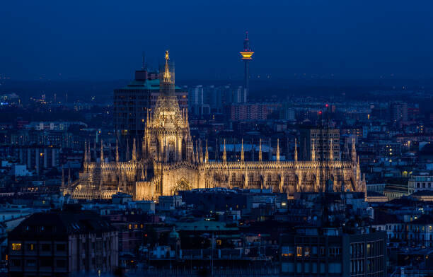 Simone Simone Plakát, Obraz - Duomo di Milano and skyline ad dusk, Simone Simone, 40 × 26.7 cm