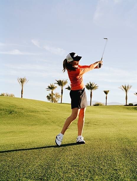 Joshua Dalsimer Plakát, Obraz - Golfer swinging golf club, Joshua Dalsimer, 30 × 40 cm
