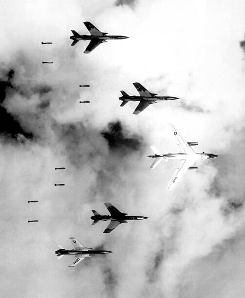 Stocktrek Images Plakát, Obraz - A B-66 Destroyer and F-105 Thunderchief, Stocktrek Images, 32.9 × 40 cm