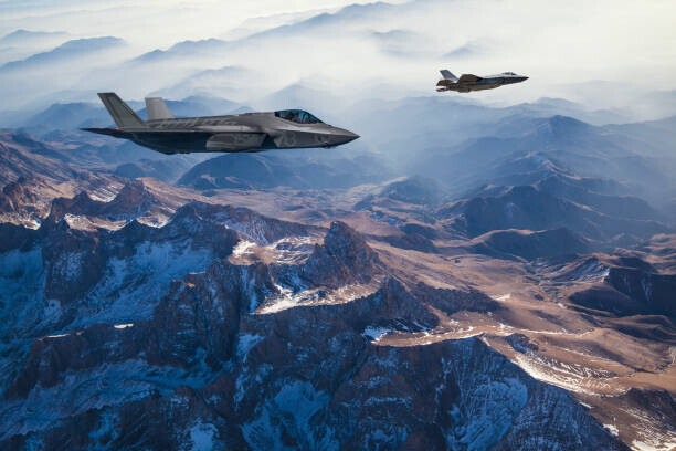 guvendemir Plakát, Obraz - Fighter Jets flying over mountains at dusk, guvendemir, 40 × 26.7 cm