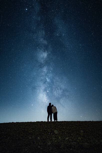 Daniel Garrido Plakát, Obraz - Embraced romantic couple enjoying a starry, Daniel Garrido, 26.7 × 40 cm