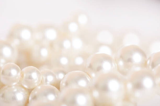 triocean Plakát, Obraz - Pile of pearls on the white background, triocean, 40 × 26.7 cm