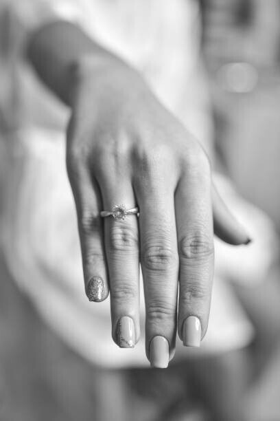 Kyrylo Matukhno Plakát, Obraz - Women hand with diamond ring. Wedding accessories, Kyrylo Matukhno, 26.7 × 40 cm