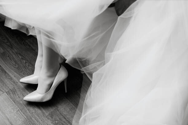 VAKSMANV Plakát, Obraz - Morning preparations. Gorgeous bride in white, VAKSMANV, 40 × 26.7 cm