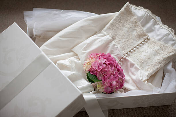 Tom Merton Plakát, Obraz - Pink hydrangea on wedding dress  in box, Tom Merton, 40 × 26.7 cm