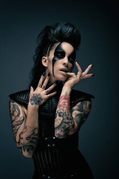 Benoit BACOU Plakát, Obraz - Young woman cyberpunk, tattooed, finger in, Benoit BACOU, 26.7 × 40 cm