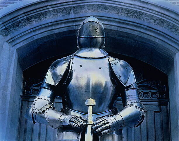 Tony Garcia Plakát, Obraz - Armor suit standing beneath Gothic archway, Tony Garcia, 40 × 30 cm