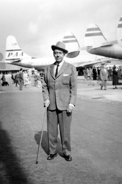 BRIDGEMAN IMAGES Plakát, Obraz - Cole Porter Arriving in Paris, France Airport September 27, 1951, 26.7 × 40 cm