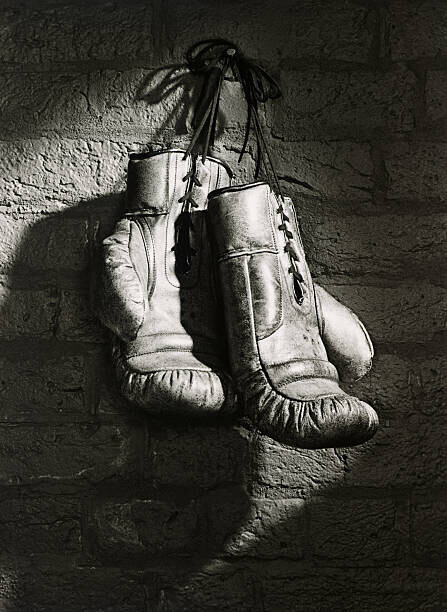 Ray Massey Plakát, Obraz - BOXING GLOVES HANGING FROM NAIL (B&W), Ray Massey, 30 × 40 cm