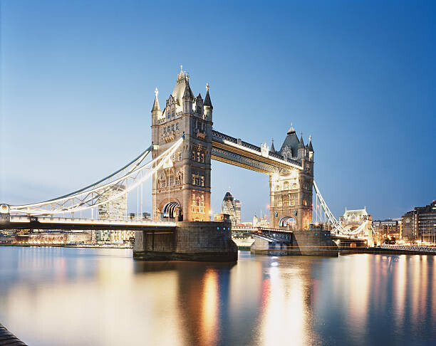 Gary Yeowell Plakát, Obraz - Tower Bridge and city of London at dusk, Gary Yeowell, 40 × 30 cm
