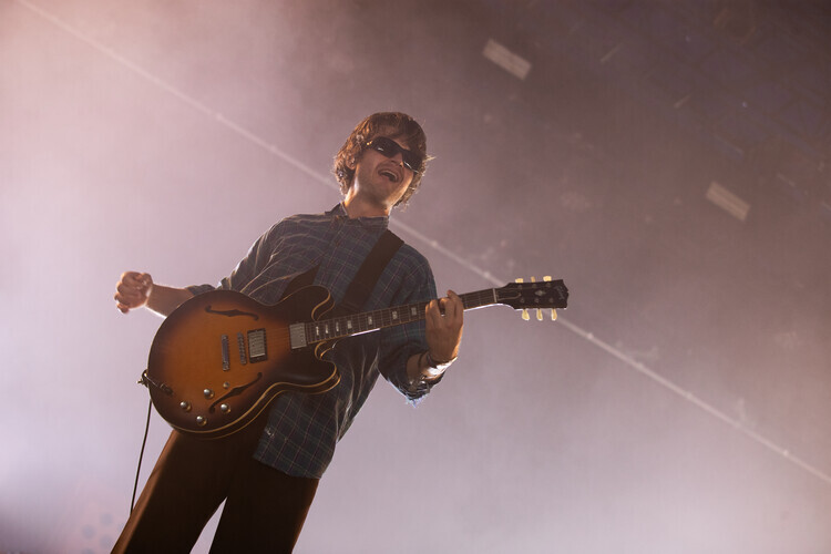 Kieran Frost Plakát, Obraz - Joe Keery Glastonbury Festival 2025, 40 × 26.7 cm
