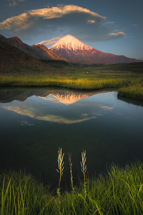 Majid Behzad Plakát, Obraz - God's Hand on Mount Damavand, Majid Behzad, 26.7 × 40 cm