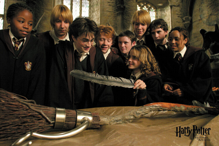 Europosters Plakát, Obraz - Harry Potter - Firebolt racing, 40 × 26.7 cm