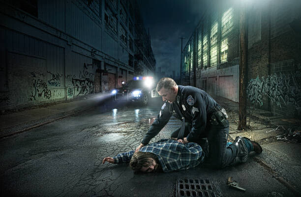Chris Clor Plakát, Obraz - Policeman arresting man on city street, Chris Clor, 40 × 26.7 cm