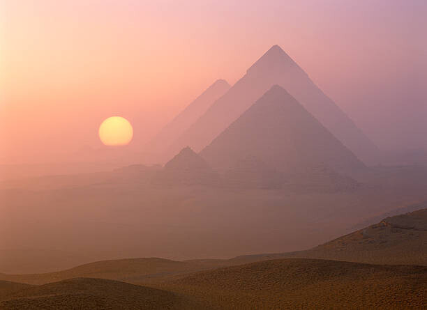 Travelpix Ltd Plakát, Obraz - The Pyramids viewed at sunrise, Giza, Egypt, Travelpix Ltd, 40 × 30 cm