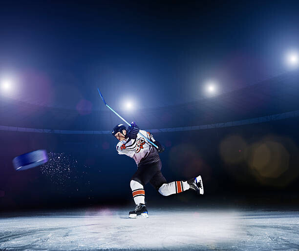 Robert Decelis Plakát, Obraz - Ice hockey player shooting puck., Robert Decelis, 40 × 33.6 cm