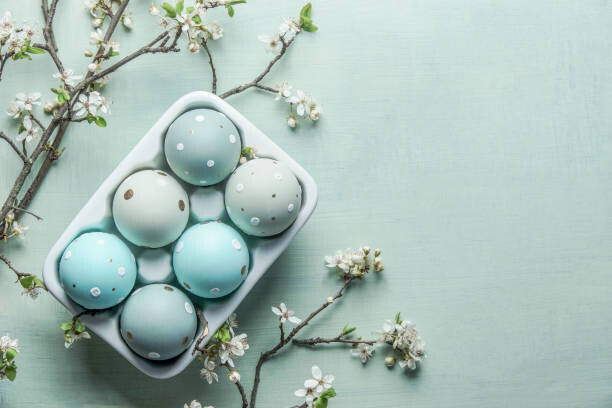 VICUSCHKA Plakát, Obraz - Blue dotted Easter eggs in container, VICUSCHKA, 40 × 26.7 cm
