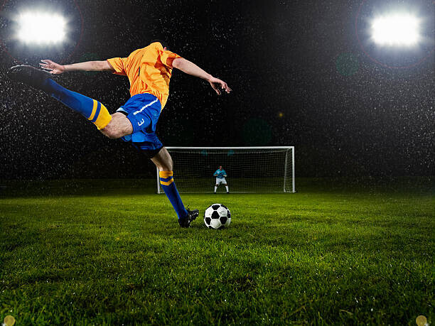 Thomas Barwick Plakát, Obraz - Soccer player about to strike penalty kick, Thomas Barwick, 40 × 30 cm