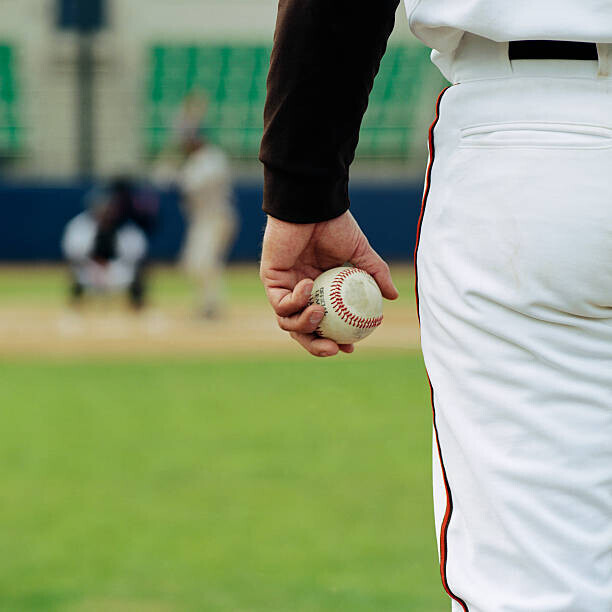 Patrik Giardino Plakát, Obraz - Pitcher on Mound Holding Baseball, Patrik Giardino, 40 × 40 cm